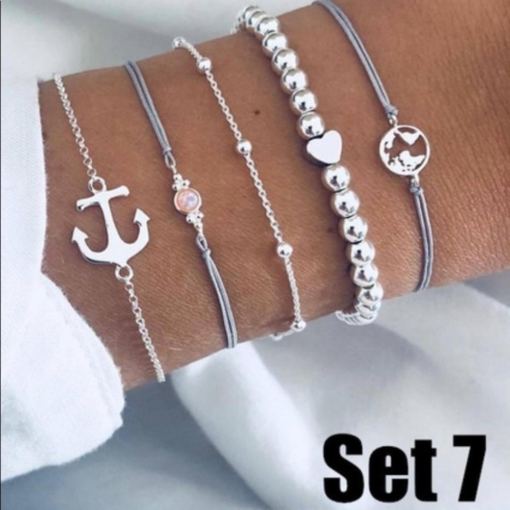 ❤️2 for $20❤️ Trendy 5 piece silver bracelet set